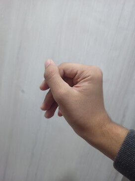 This is how far my fingers open when my wrist is like that